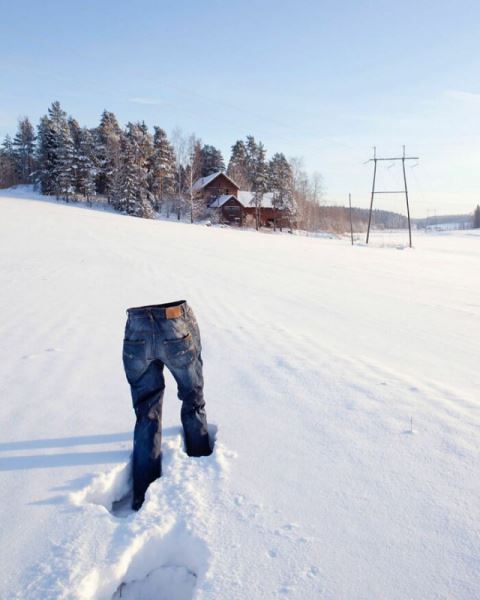 Зимняя забава-2021: замёрзшие брюки и другая одежда на снегу (27 фото)