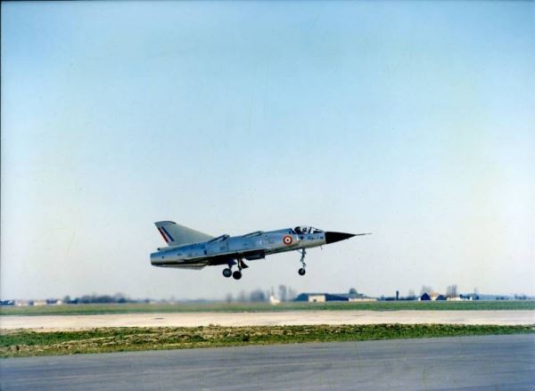 Экспериментальный самолет вертикального взлета и посадки Dassault Mirage Balzac V (Франция)