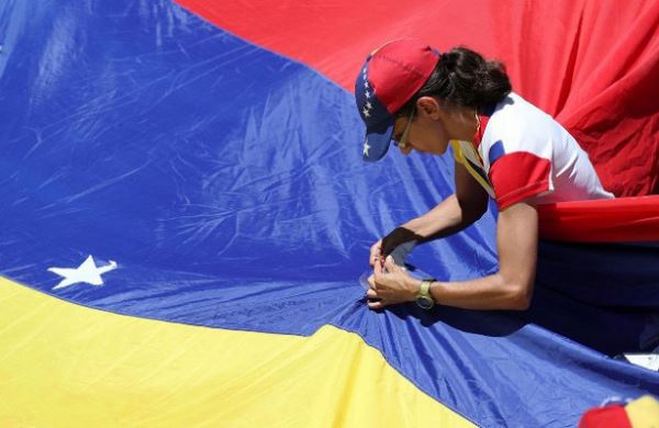 <br />
ЕС объявил персоной нон грата главу дипмиссии Венесуэлы<br />
