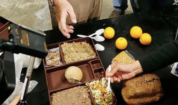 «Опасная» каша и ресторанное меню: чем питаются в тюрьмах 7 стран мира?